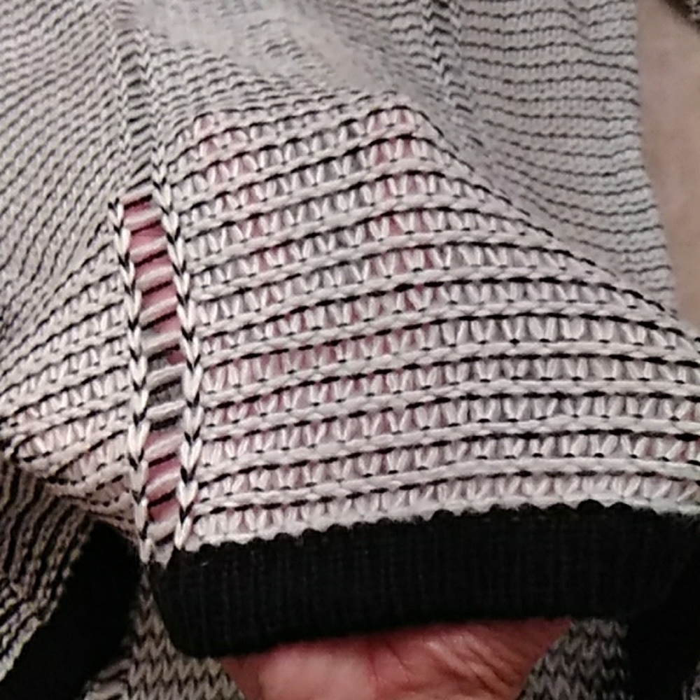 Sweater - Picture 4 of 4